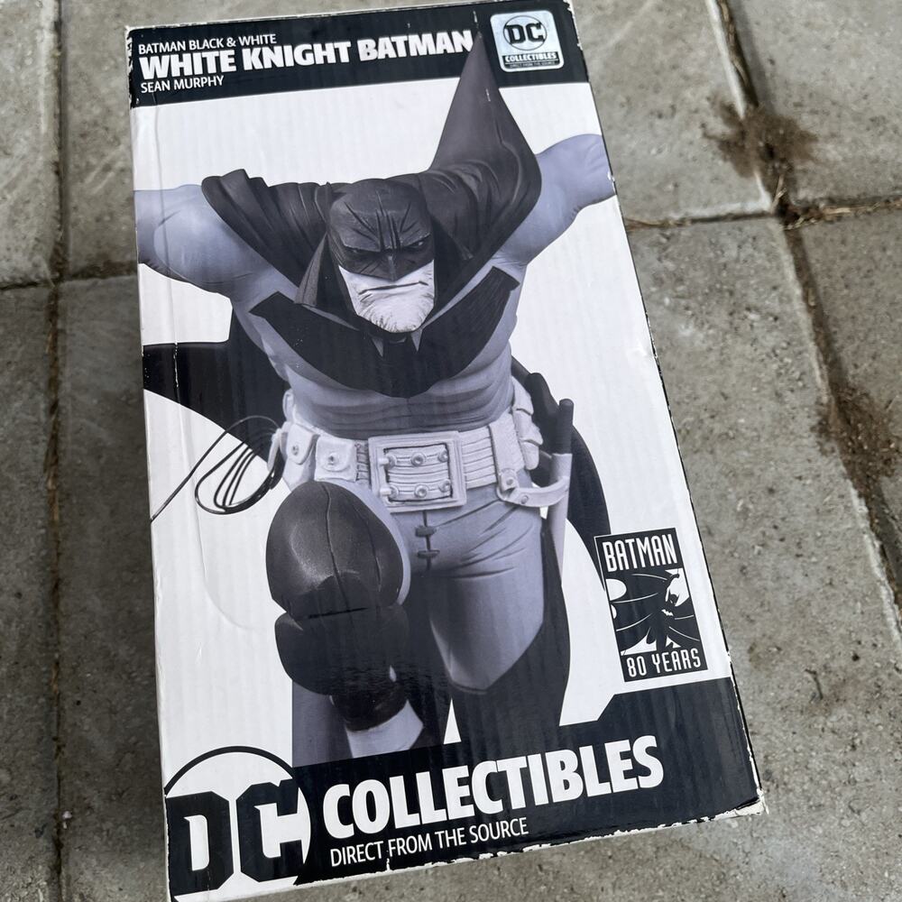 Batman Black & White Batman White Knight Statue by Sean Murphy